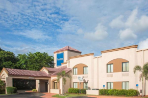 Travelodge by Wyndham Fort Myers Airport